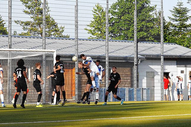 Bild 27: Der FV Tennenbronn gewinnt gegen den FC Öhningen-Gaienhofen. Wir haben die besten Bilder!