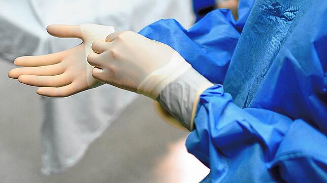 In der Schmieder Klinik herrscht nun erhöhte Pflicht für Schutzkleidung. Auch Patienten müssen jetzt Schutzmaske und Handschuhe ...