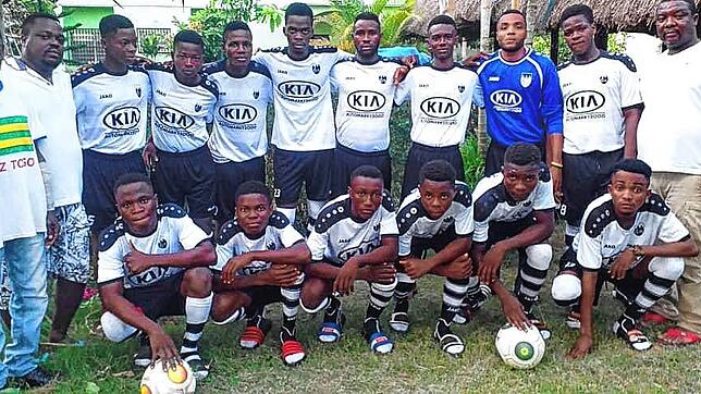Spende für Togo: Über ausgemusterte Trikots des FC Tiengen 08 freuen sich jetzt Kicker aus Westafrika. Bild: prviat