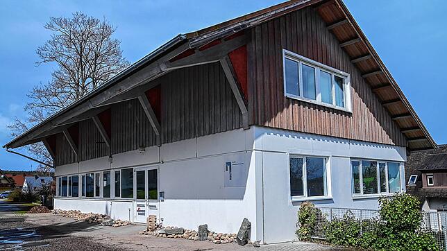 In diesem ehemaligen Firmengebäude in der Schramberger Straße in St. Georgen solleb Mitte April geflüchtete Menschen untergebracht ...