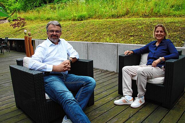 Im Sommer, nicht wie an dem verregneten Tag des SÜDKURIER Hausbesuchs, verbringen Martin Gruner und seine Frau Iris Dörffeldt auf der ...