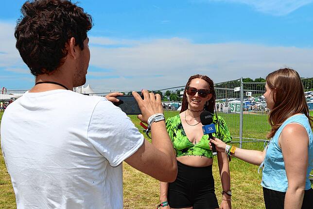 Bild 10: Bier-Yoga und Pfandflaschen-Party beim Southside 2025: Das sind die besten Bilder vom Samstagvormittag