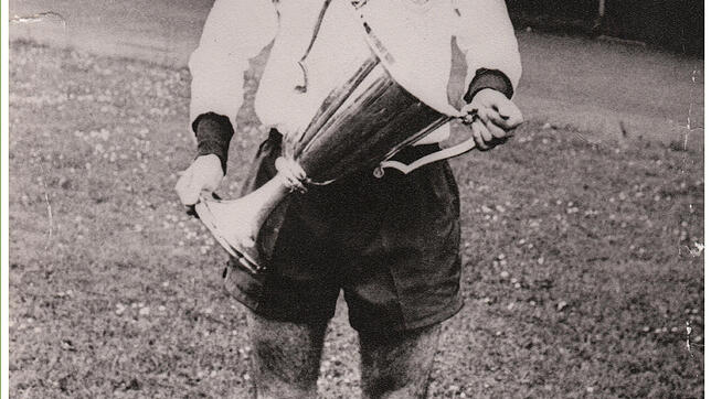 Dieter Koulmann mit dem Pokal