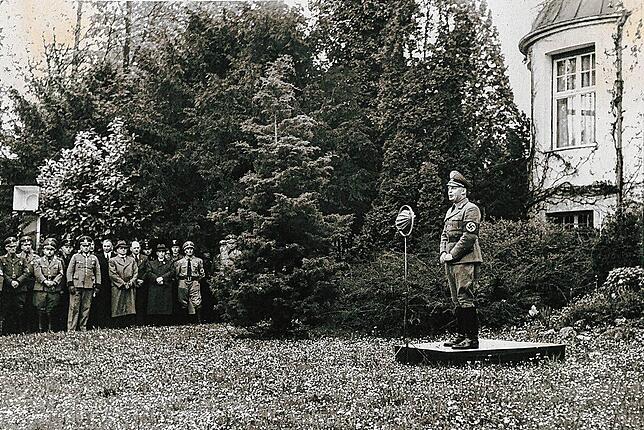 Ansprache von Kreisleiter Emil Rakow anlässlich des Bezugs der neuen NSDAP-Kreisleitung am 29. April 1939. Die französische ...