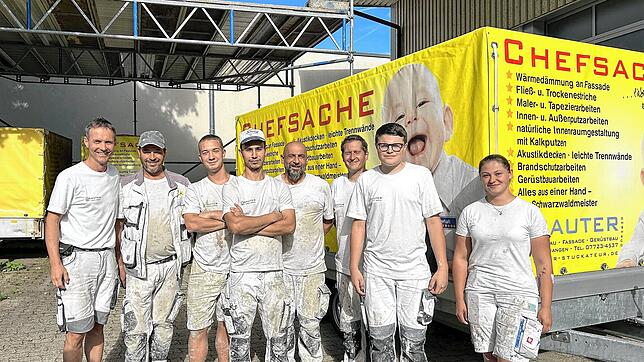 Das Team der Stuckateurfirma Sauter Furtwangen – hier ein Teil der Mitarbeiter – sucht Verstärkung. Bild: Firma Sauter