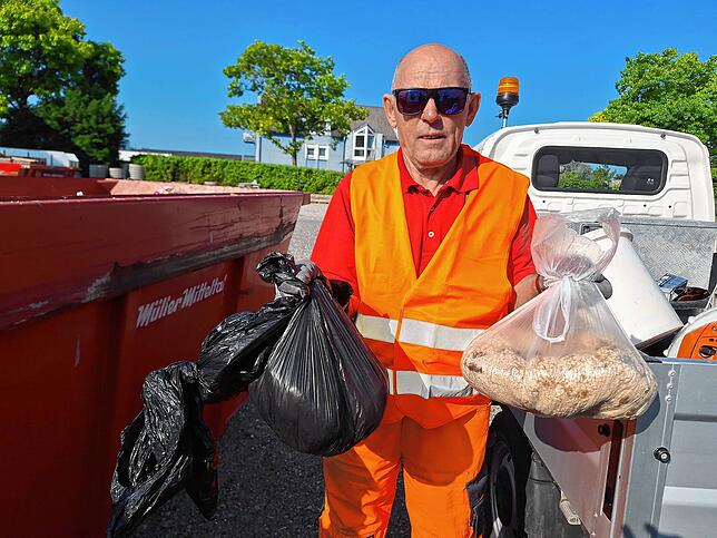 Jede Menge Müll sammelt Wasili Sarri während seiner Fahrt durch die Stadt auf.