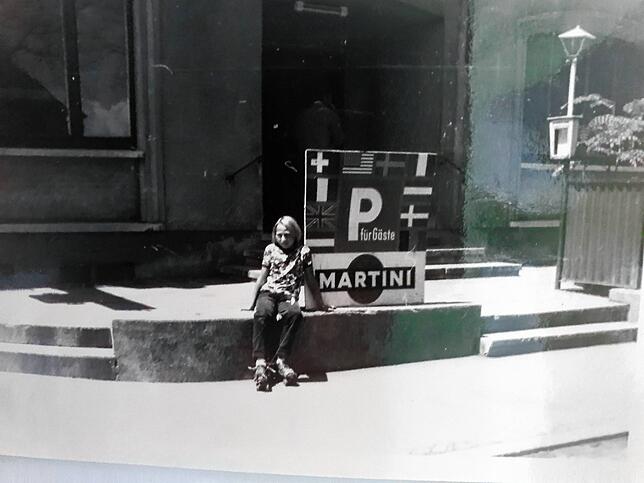 1969: Maximilian Sohm war noch ein Teenager auf Rollschuhen, (hier vor dem Eingang zum Café Sohm) als er das erste Mal chinesisch ...
