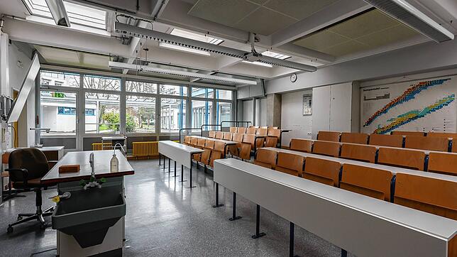 Nicht mehr zeitgemäß: Die Stufensäle im Friedrich-Hecker-Gymnasium sollen auf die aktuellen Anforderungen in den Fächern Chemie, ...