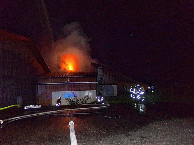 Bild 3: Feuer-Schock in Wolterdingen: Rätsel um Brand auf dem Gelände der Firma Bregwerk