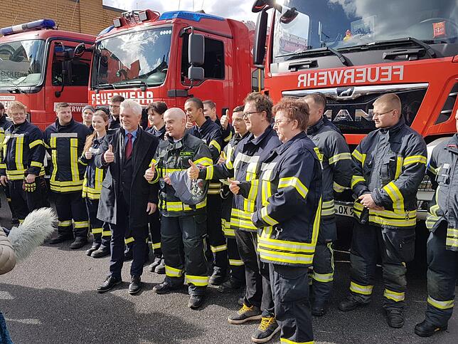 Die Feuerwehr Erkner bereitete Kai Eicher einen herzichen Empfang. Auch Bürgermeister Henryk Piz begrüßte ihn.