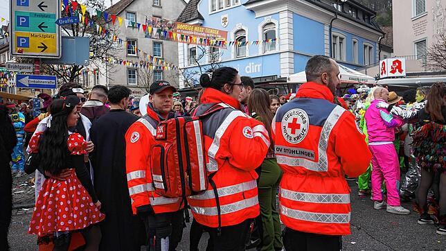 DRK-Einsatzkräfte haben bei der Hoorige Mess in Tiengen alles im Blick.