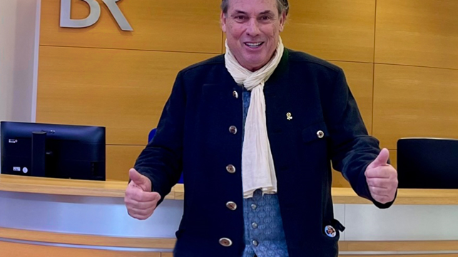 Der 69-jährige Claus Tröndle spricht bei Bayern2 über seinen Weltrekord im „Hau-den-Lukas“. Bild: Claus Tröndle