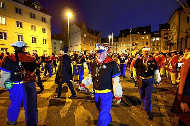 Bild 26: Fasnacht 2025 in Konstanz: So erlebt der Stephansplatz das flammende Spektakel