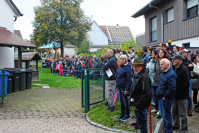 Der DRK Ortsverein Steißlingen-Orsingen übernahm die Betreuung und Versorgung der drei „Verletzten“. Anschließend zeigte die ...