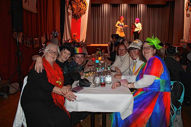 Bild 12: Kaffee, Sekt und Kuchen: Alt-Stockacherinnen genießen Fest im Bürgerhaus Adler Post