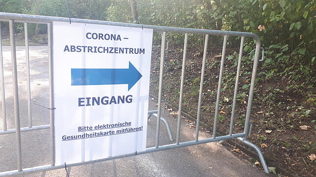 Das Abstrichzentrum auf der Hallerhöhe hat geschlossen. Symptomatische Personen müssen sich für einen PCR-Abstrich an ihren Hausarzt wenden.