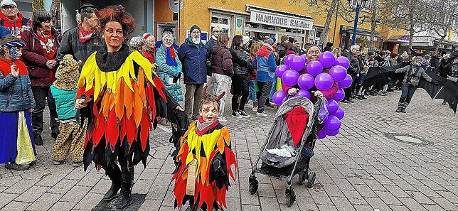 Bild 27: Der Montagsumzug in Bad Dürrheim setzt den gutgelaunten Punkt unter die diesjährige Fasnet &ndash; Teil 1