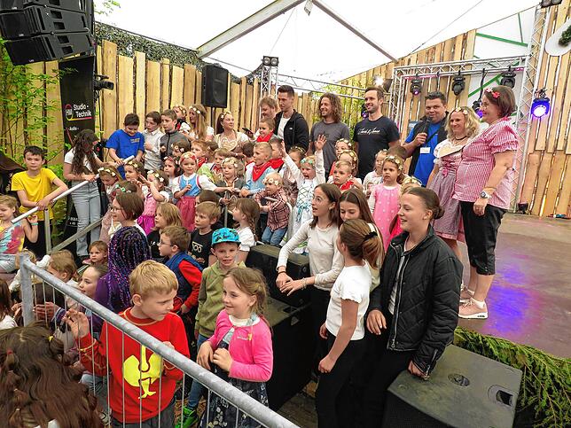 Bild 20: Festzumzug als Höhepunkt des viertägigen Jubiläumsfestes der Harmonie Gutmadingen