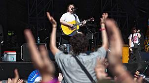Lewis Capaldi ist überraschend zurück und spielt beim Openair St. Gallen den zweiten Auftritt nach seiner zweijährigen Pause.