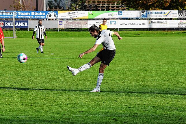 Bild 12: VfR Horheim-Schwerzen feiert gegen C.S.I. JR Laufenburg einen klaren 6:1-Erfolg &ndash; und wir haben die Bilder!