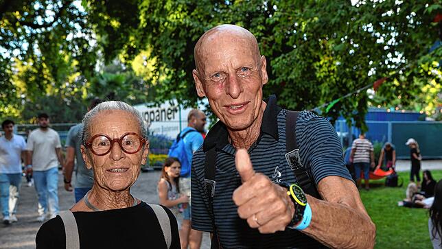 Bild 35: Konstanzer Seenachtfest 2022: Einheimische und Gäste feiern im Stadtgarten