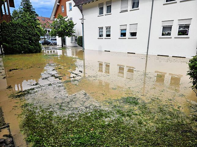 Dutzende Keller liefen im Ortskern von Oberteuringen am Morgen des 26. Juni 2024 innerhalb kürzester Zeit voll.
