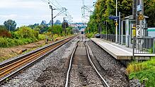 So sieht das Gleis aus, wenn der alte Schotter entfernt ist.