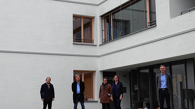 Pflege und Betreuung benötigt eine besondere Architektur. In Allmannsdorf gehen dies Architekt Ulrich Eppler, AWO-Chef Reinhard Zedler, ...