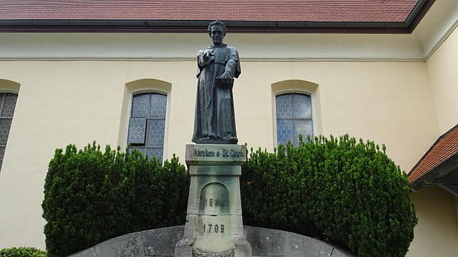 Er ist der berühmteste Sohn der Gemeinde: In Kreenheinstetten wurde für Abraham a Sancta Klara eine Gedenkstätte errichtet. Von seinem ...