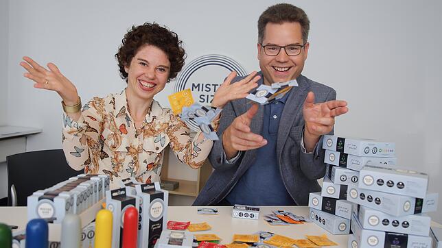 Mit den neuen Mister-Size-Kondomen möchten Eva und Jan Vinzenz Krause erstmals die EU-Grenzen überwinden und im Idealfall auch größere ...