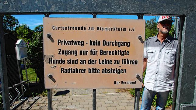 Ulrich Riedle ist der Vorsitzende des Vereins der Gartenfreunde am Bismarckturm. Er moderiert zwischen den zerstrittenen Parteien, ...