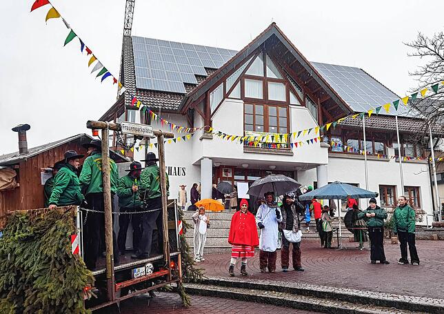 Bild 5: Fasnacht 2025: Narren übernehmen Daisendorfer Rathaus - die schönsten Bilder!