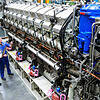 42 Tonnen wiegt ein Schiffsmotor der 8000er-Baureihe von MTU &ndash; der größte, der in Friedrichshafen gebaut wird. Rolls-Royce Power ...