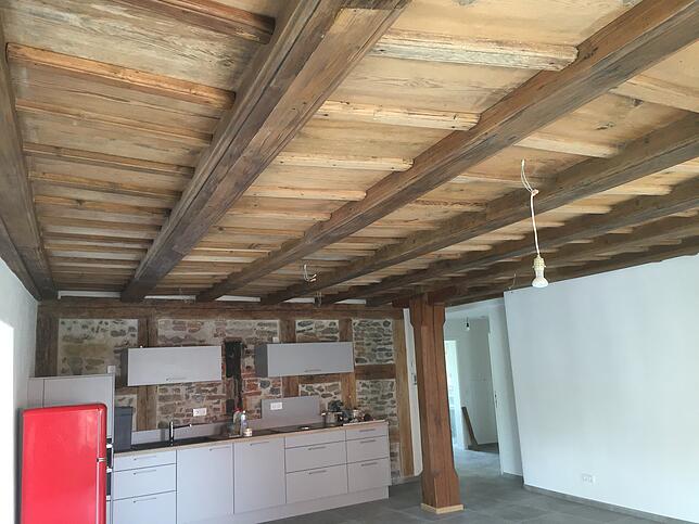 Viel Platz unter dem Giebeldach: eine der neuen Küchen &bdquo;im Kloster&ldquo;.