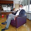 Olaf Boettcher im Sprechzimmer seiner Laufenburger Praxis. Biontech, Moderna oder Astrazeneca? &bdquo;Das ist eigentlich völlig ...