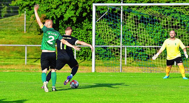 Bild 12: Remo Laisa verabschiedet sich beim SV Herten vom aktiven Fußball &ndash; und wir haben die Bilder!