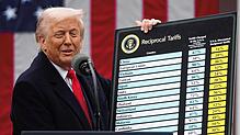 Donald Trump präsentiert seine geplanten Zölle.