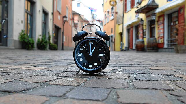 (Archivbild von 2022) Eigentlich schließen linksrheinische Bars und Kneipen unter der Woche um ein Uhr nachts. Doch bald könnte das der ...