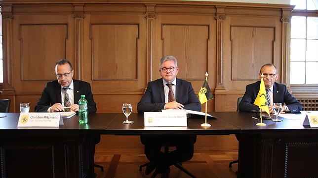 Minister Wolf bei bilateralen Gesprächen mit Schaffhausener Politikern.