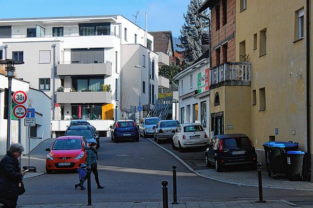 Auf Rang zwei der „Falschparker-Hotspots“ in Markdorf rangiert die Biberacherhofstraße in der Innenstadt, die häufig auch ...