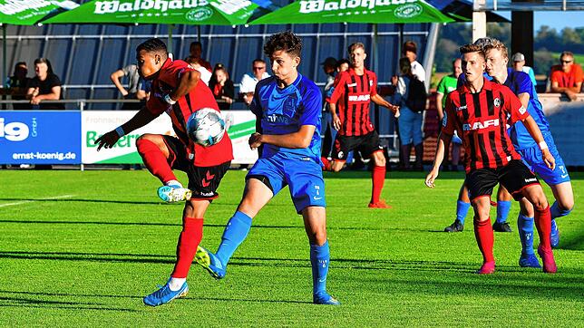 Beliebter Gast: Die Nachwuchsteams des SC Freiburg spielen gern am Hochrhein. Im September 2019 bestritt die U19 des SC Freiburg beim SV ...