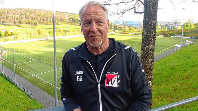 Heimat auf dem Nägeleberg: Gerd Gampp (67) ist seit 17 Jahren als Trainer und Betreuer beim FC Rot-Weiß Weilheim tätig.