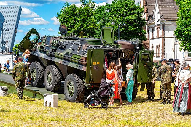 Bild 22: Die schönsten Impressionen von der Jubilumsparade der Pioniere durch die Innenstadt