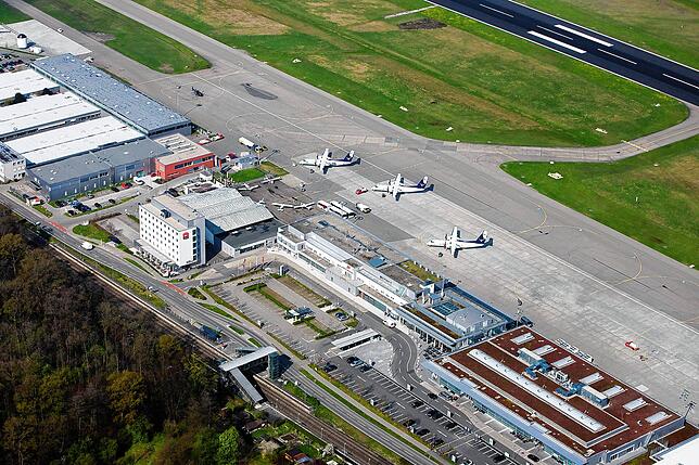 Am Flughafen Friedrichshafen starten und landen nicht nur große Verkehrsmaschinen. Die kleinen Privat- und Sportflieger verzeichnen ...