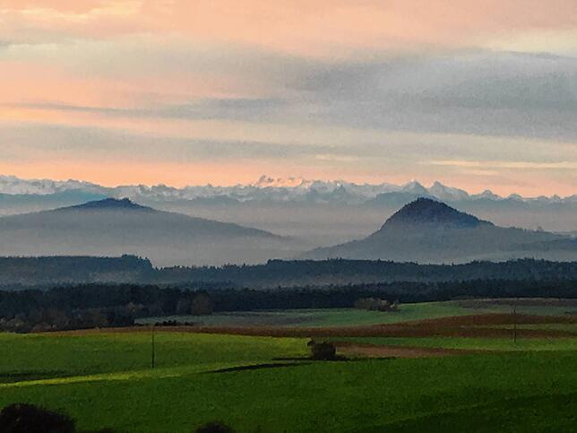 Dieses Panorama bietet sich von der Anhöhe zwischen Hattingen und Berggasthof Witthoh – aufgenommen im Oktober 2017.
