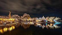 (Archivbild) Der Weihnachtsmarkt wirkte am 2. Dezember wie ein Winterwunderland. Am 23. Dezember wird es eher nass und windig, aber der ...
