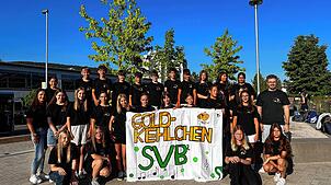 Voller Vorfreude macht sich der Goldkehlchen-Chor auf den Weg zu Deutschlands größtem Schulchor-Projekt nach München und erlebt dort ...