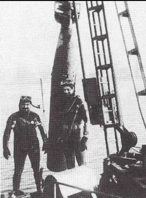 Im Jahr 1974 hoben die zwei Schweizer Taucher Hans Ulmann und Heinz Pflug westlich der Rheinbrücke Konstanz einen Torpedo aus dem ...