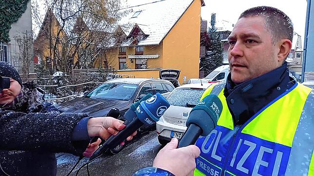 Polizeihauptkommissar Oliver Weißflog, Sprecher des Polizeipräsidiums Ravensburg, beantwortet nach dem Tötungsdelikt im Megamix am 21. ...