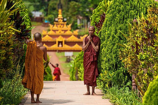Nirgendwo auf der Welt wird der Buddhismus so intensiv gelebt wie in Myanmar. Es gibt über eine halbe Million Mönche.